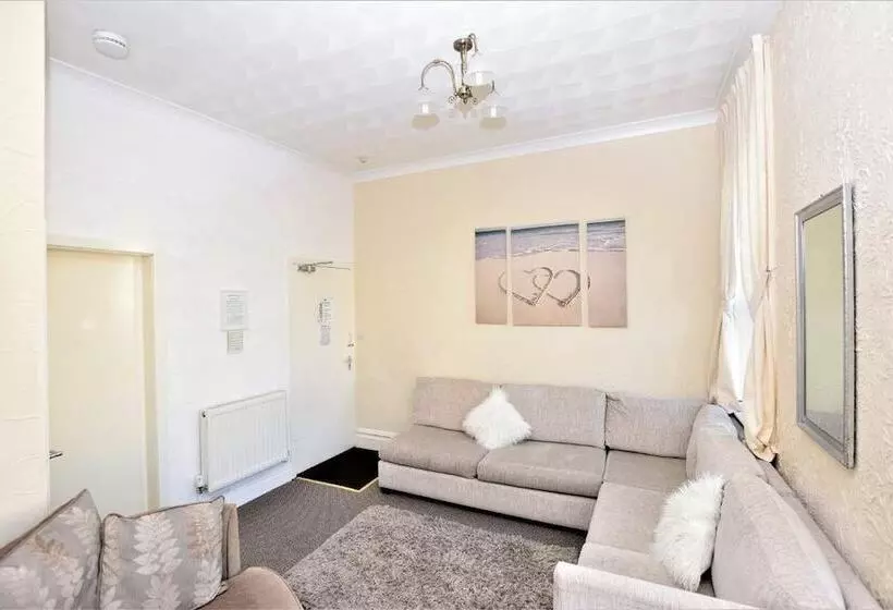 Bridle Lodge Apartments