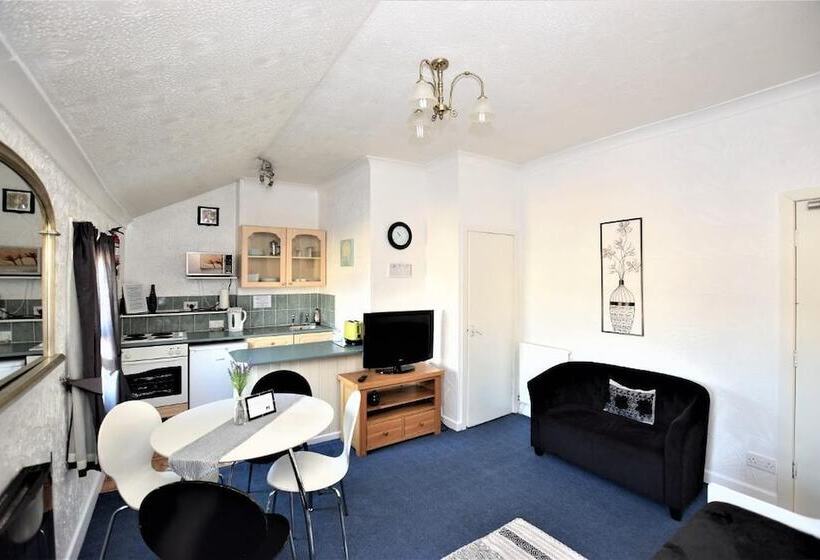 Bridle Lodge Apartments