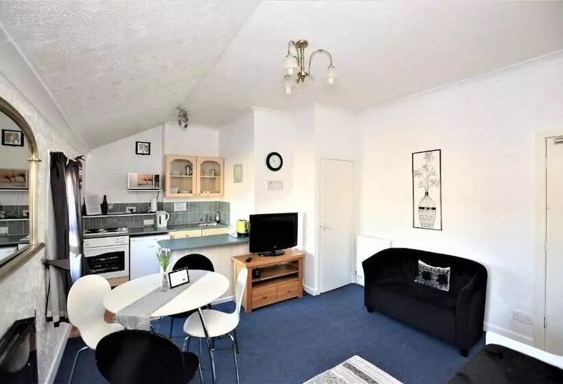 Bridle Lodge Apartments