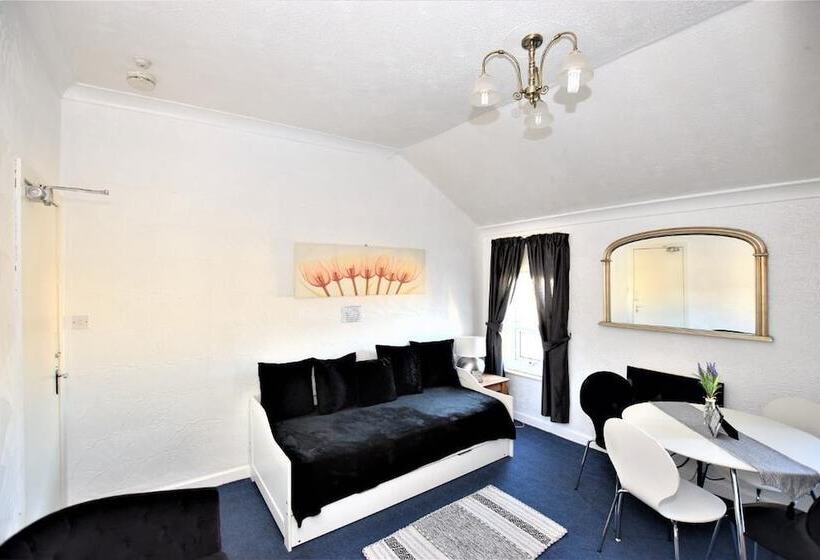 Bridle Lodge Apartments