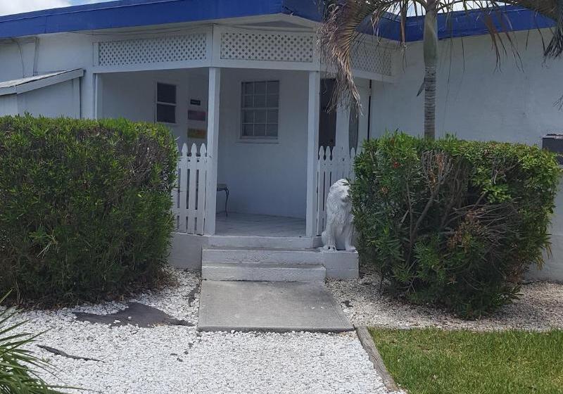 Floating Sea Cove Resort & Marina