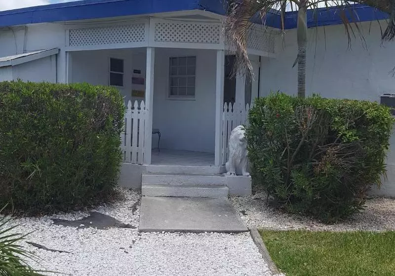 Floating Sea Cove Resort & Marina