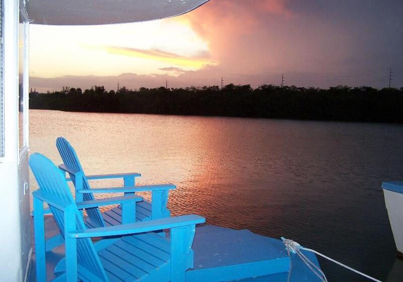 Floating Sea Cove Resort & Marina