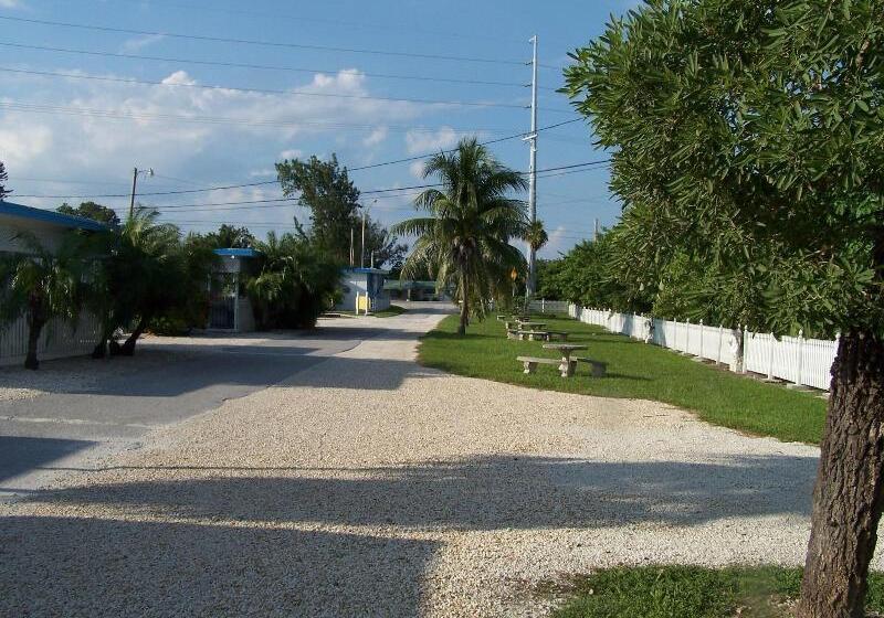 Floating Sea Cove Resort & Marina