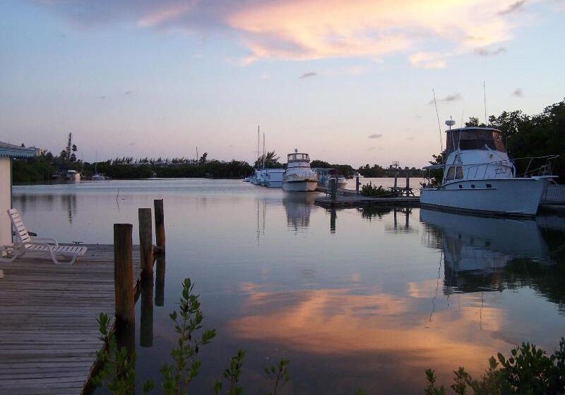 Floating Sea Cove Resort & Marina