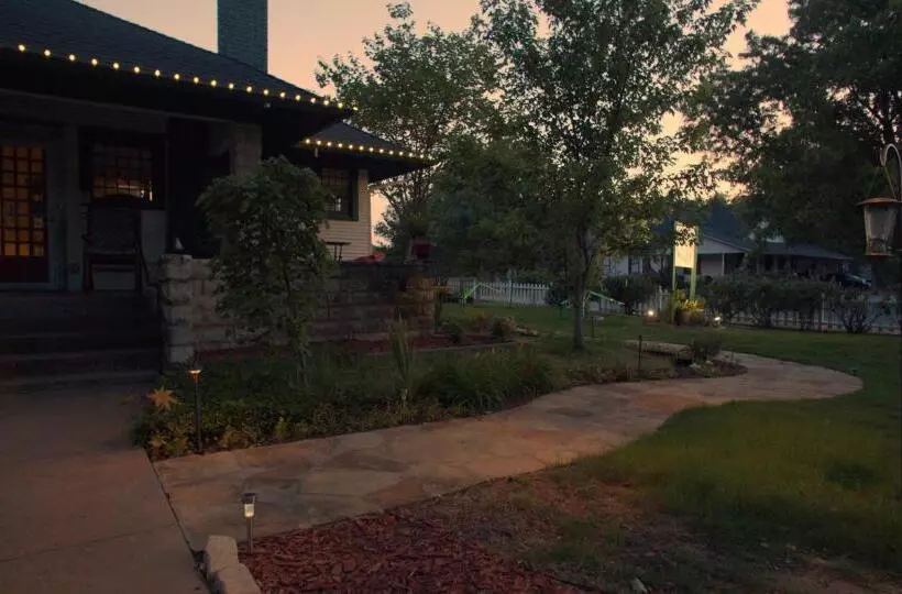 Granbury Gardens Bed And Breakfast