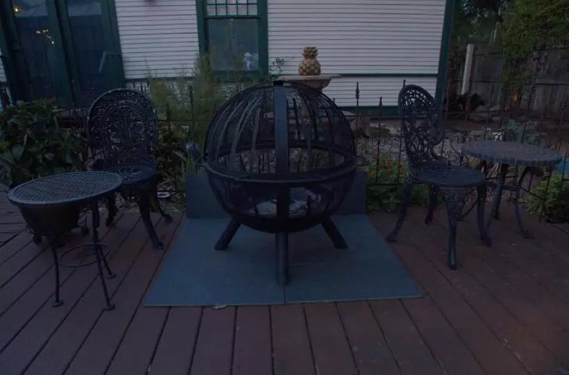 Granbury Gardens Bed And Breakfast