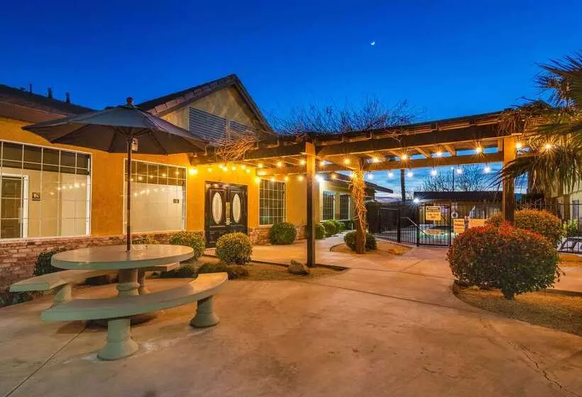 Отель Comfort Inn & Suites