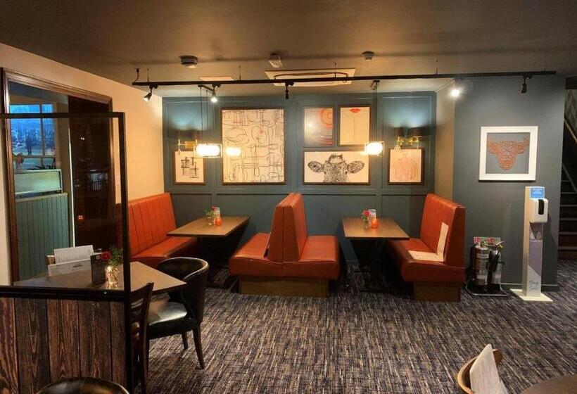 ホテル Harper S Steakhouse With Rooms, Haslemere