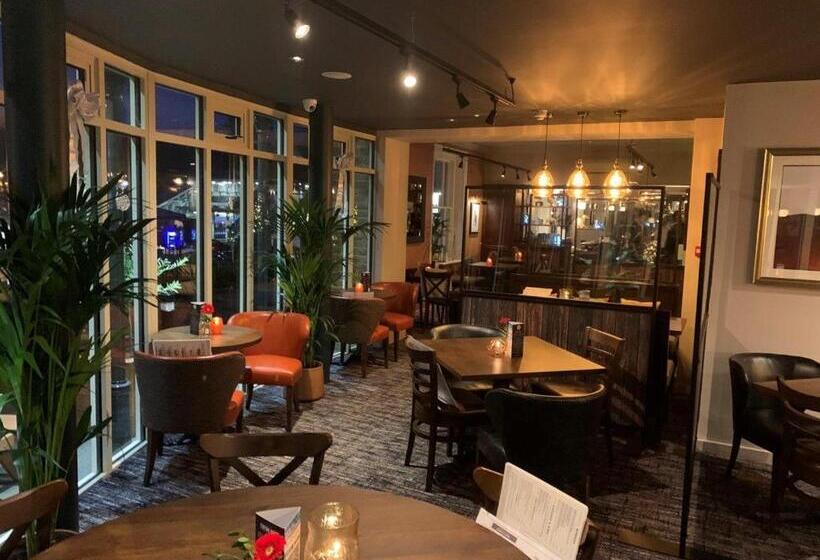 ホテル Harper S Steakhouse With Rooms, Haslemere