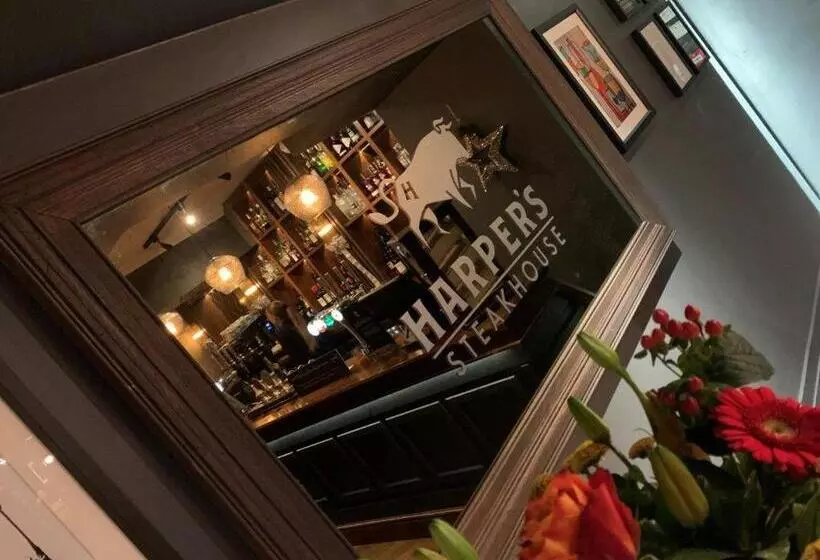ホテル Harper S Steakhouse With Rooms, Haslemere