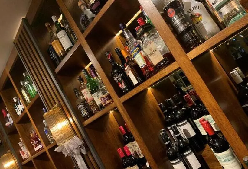 ホテル Harper S Steakhouse With Rooms, Haslemere