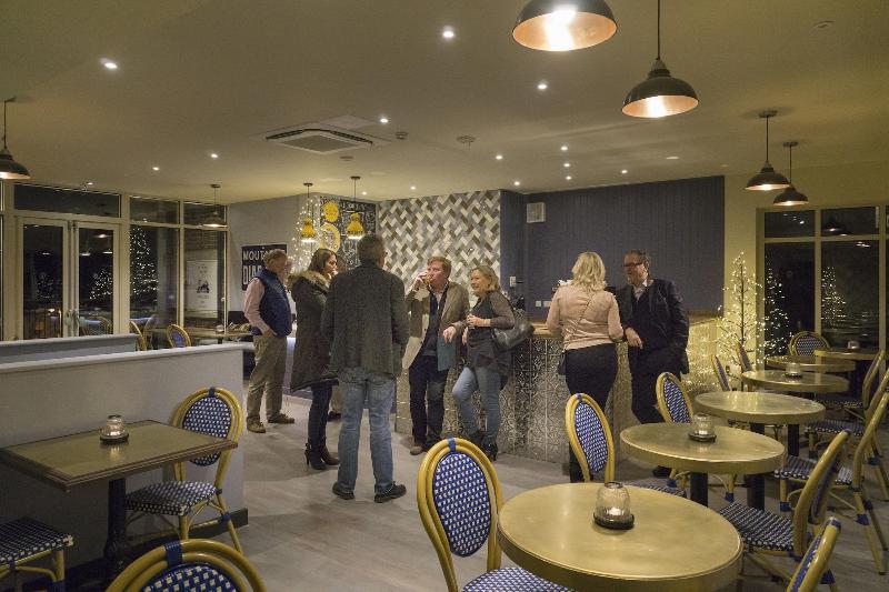 ホテル Harper S Steakhouse With Rooms, Haslemere