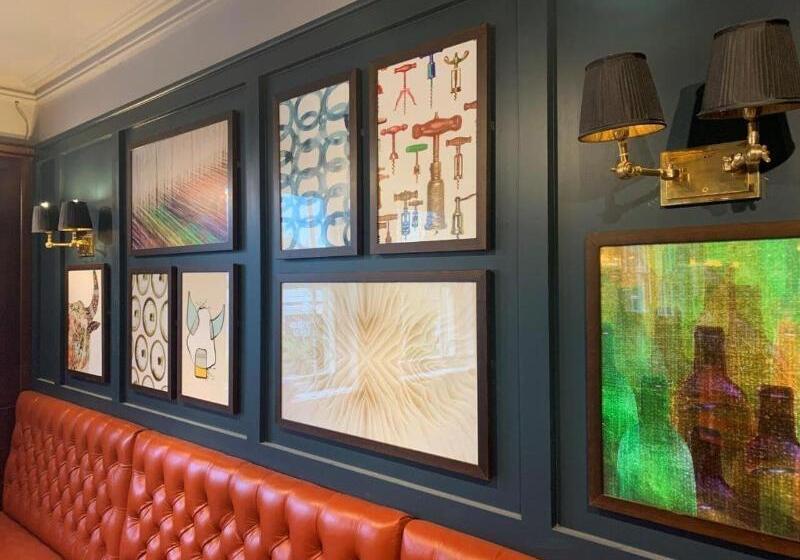 ホテル Harper S Steakhouse With Rooms, Haslemere