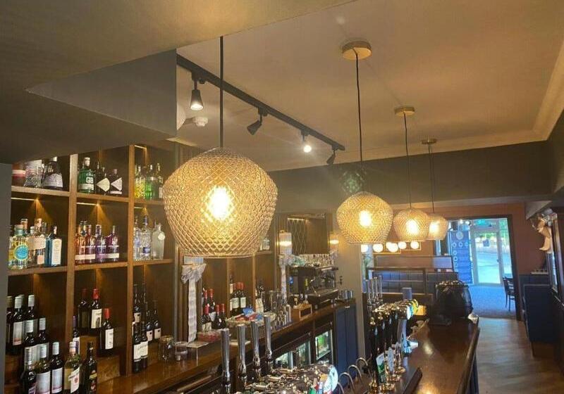 ホテル Harper S Steakhouse With Rooms, Haslemere