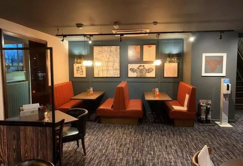 ホテル Harper S Steakhouse With Rooms, Haslemere