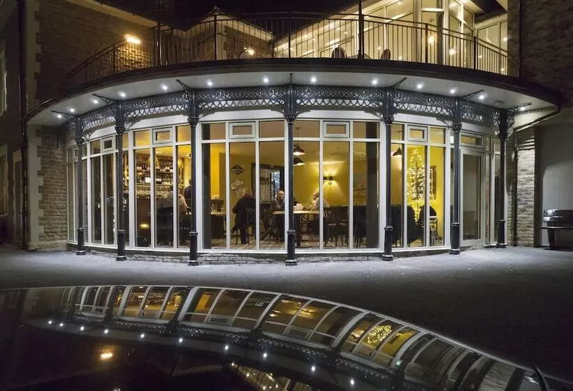 ホテル Harper S Steakhouse With Rooms, Haslemere