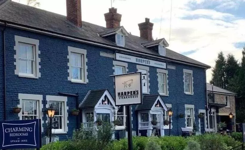 ホテル Harper S Steakhouse With Rooms, Haslemere