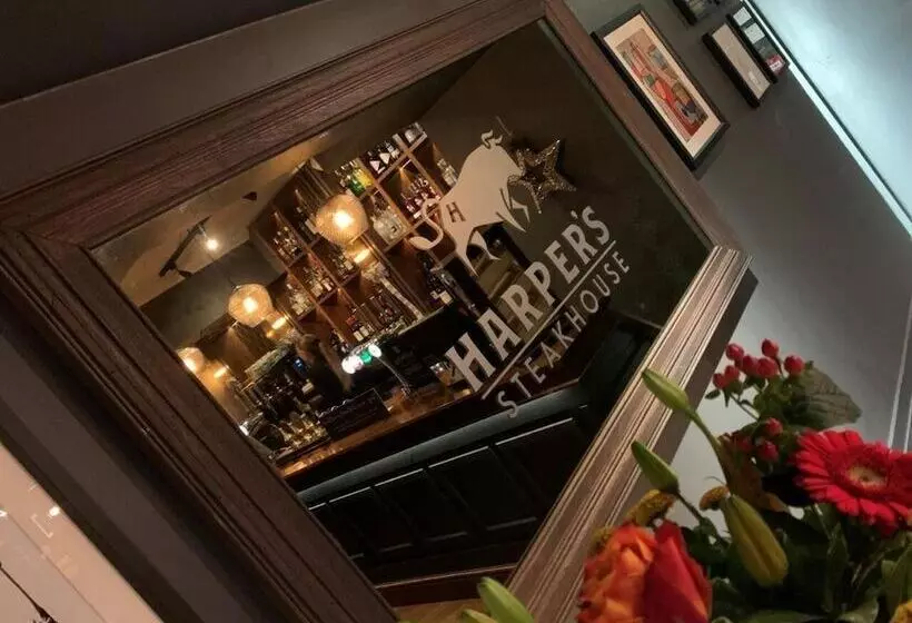 ホテル Harper S Steakhouse With Rooms, Haslemere
