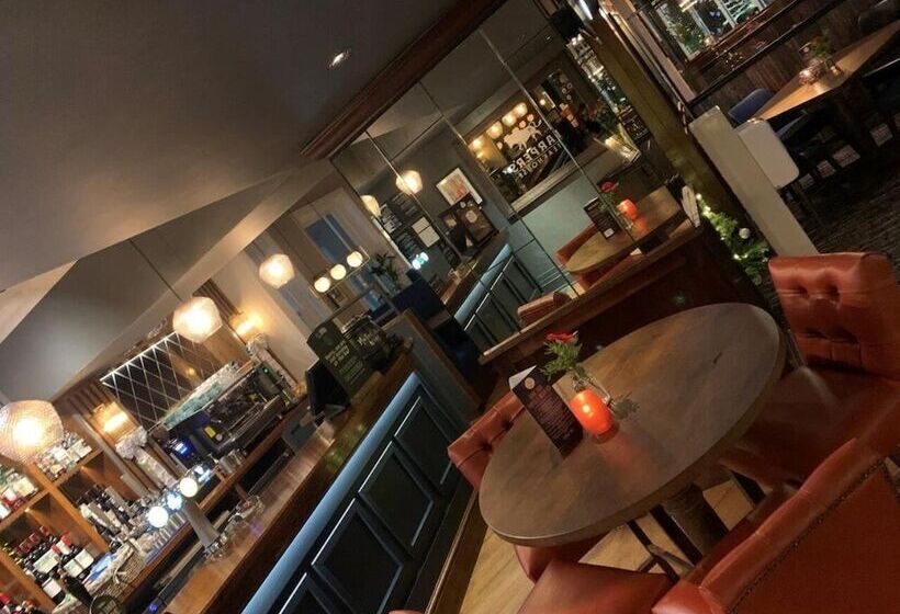 ホテル Harper S Steakhouse With Rooms, Haslemere