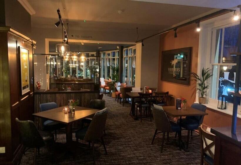 ホテル Harper S Steakhouse With Rooms, Haslemere