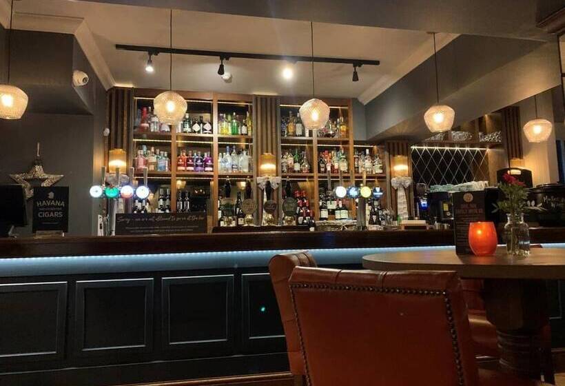 ホテル Harper S Steakhouse With Rooms, Haslemere