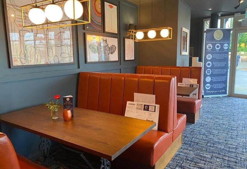 ホテル Harper S Steakhouse With Rooms, Haslemere