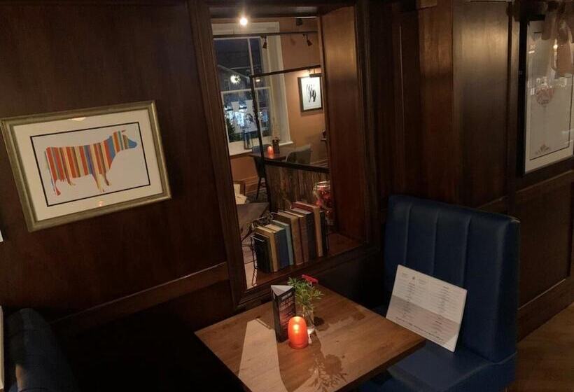 ホテル Harper S Steakhouse With Rooms, Haslemere