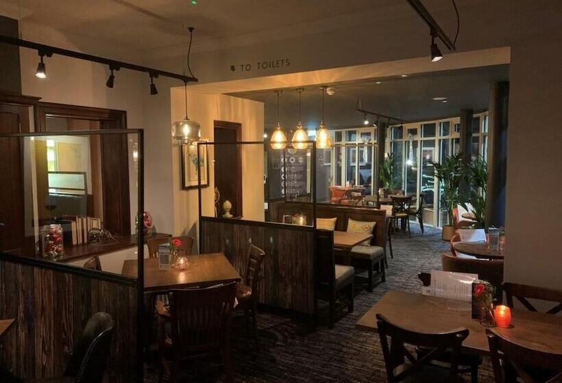 ホテル Harper S Steakhouse With Rooms, Haslemere