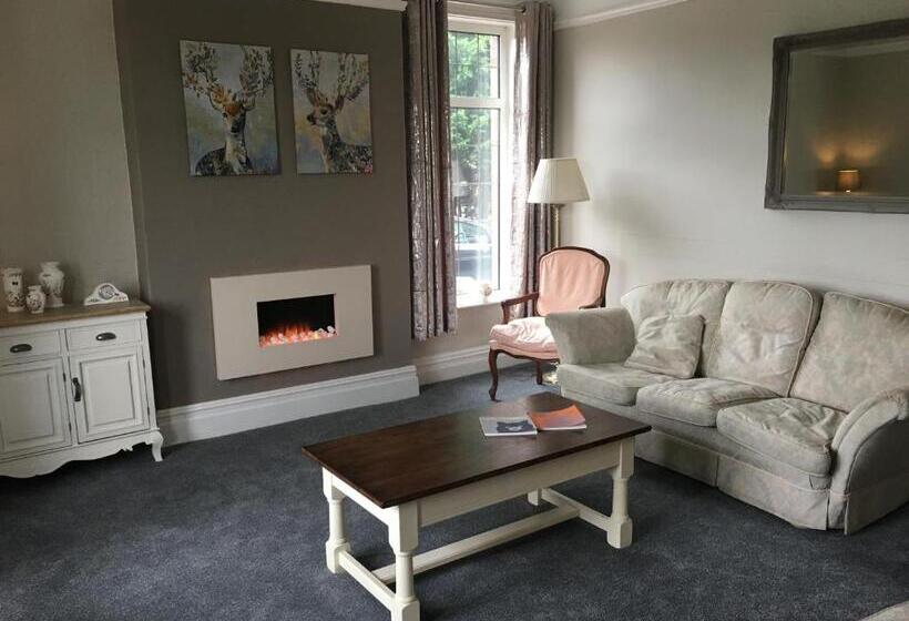 בית מלון כפרי Holly Trees