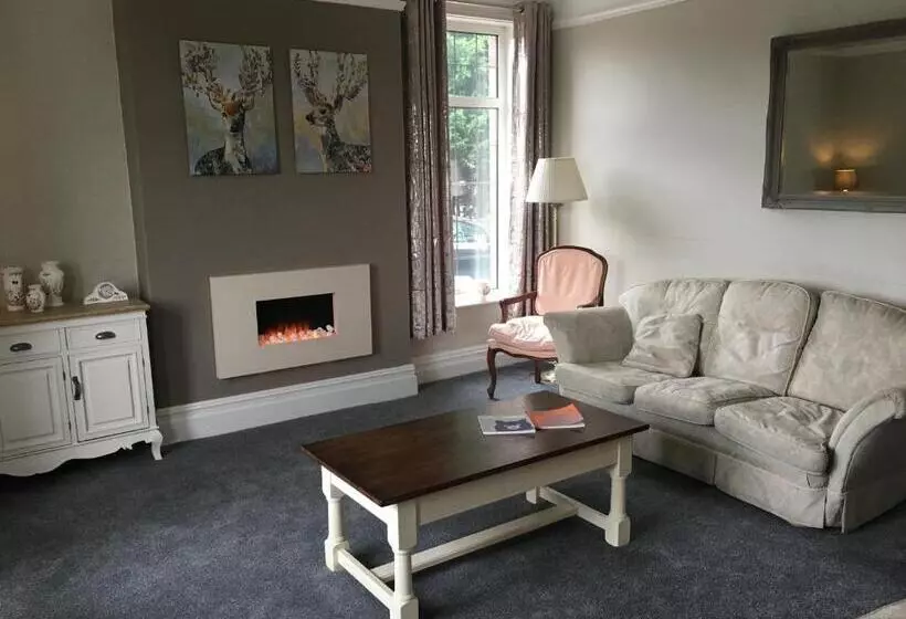 בית מלון כפרי Holly Trees