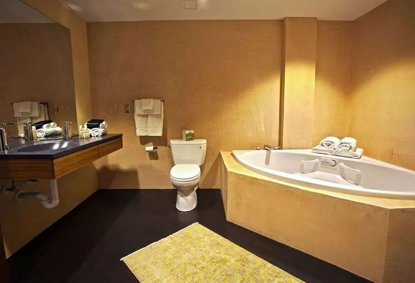 Hotelli Inn At The Black Olive