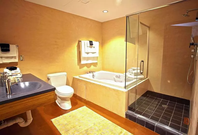 Hotelli Inn At The Black Olive