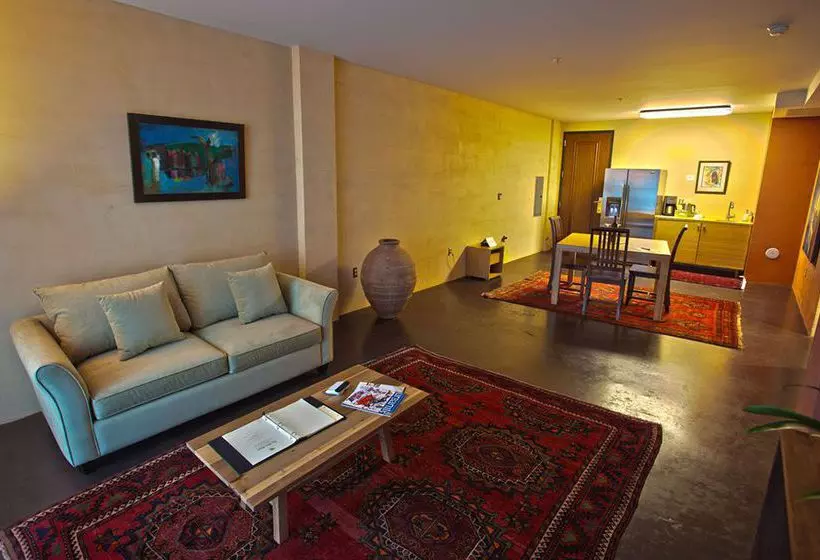 Hotelli Inn At The Black Olive