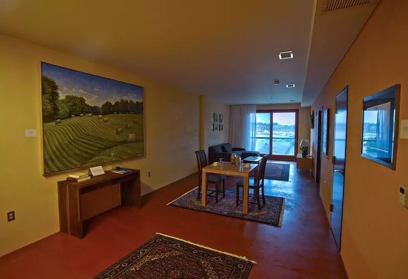 Hotelli Inn At The Black Olive