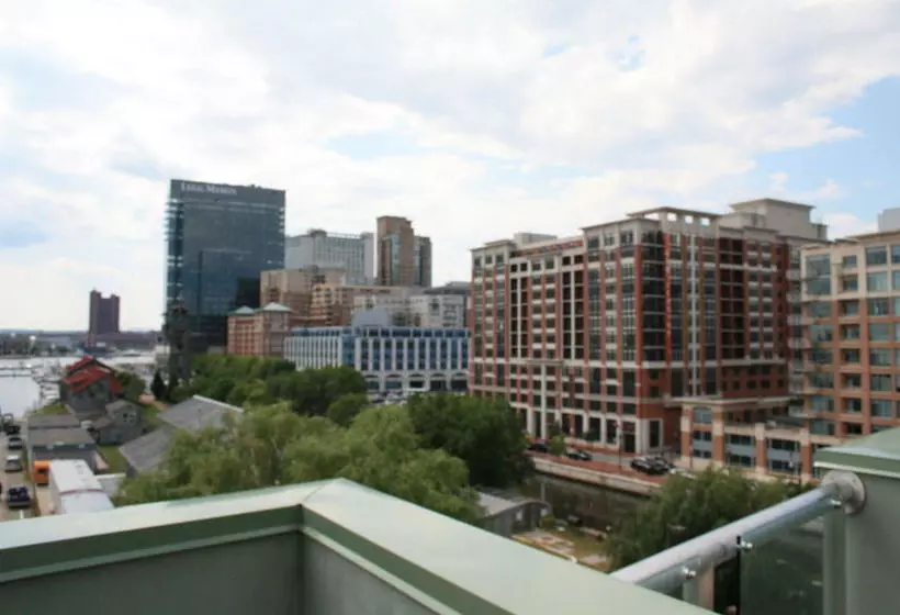 Hotelli Inn At The Black Olive