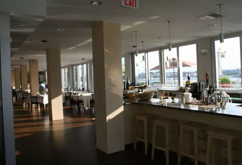 Hotelli Inn At The Black Olive