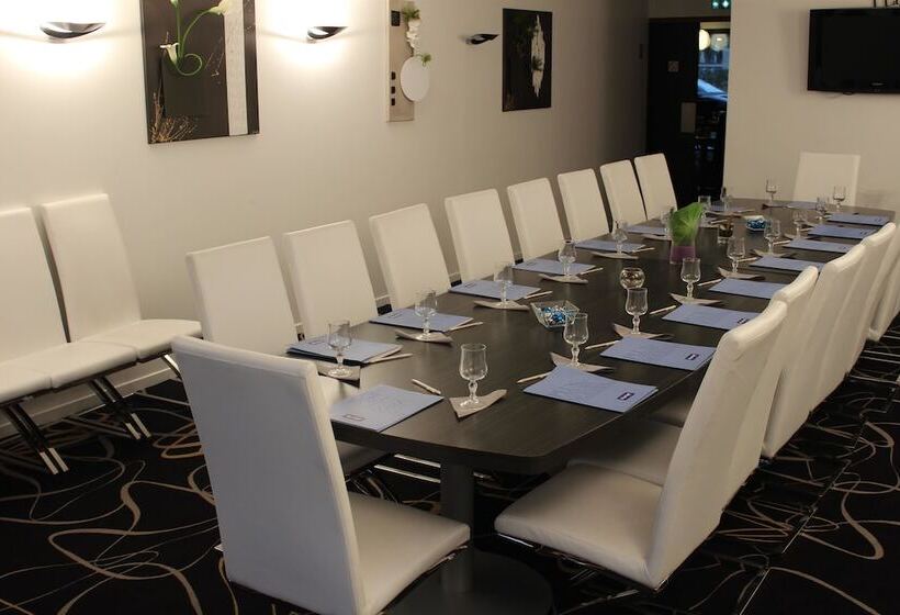 בית מלון כפרי Kyriad Saint Quentin En Yvelines  Montigny