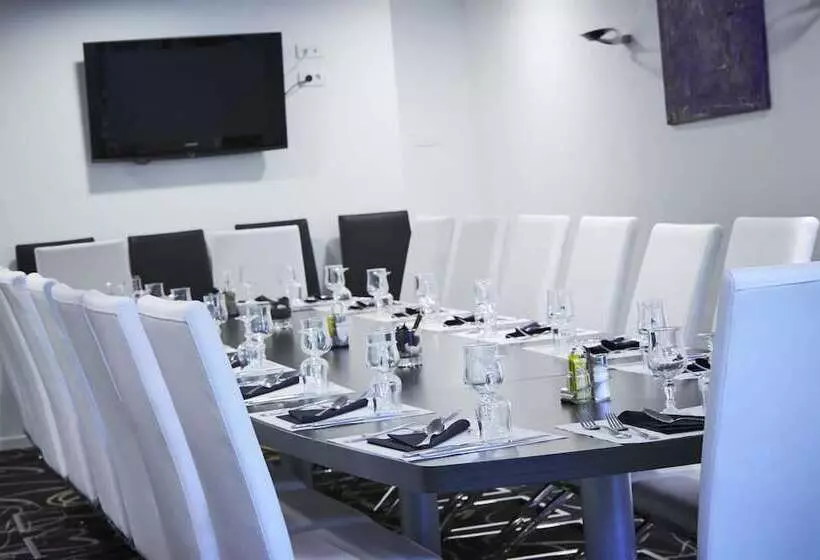 Hotell Kyriad Saint Quentin En Yvelines  Montigny