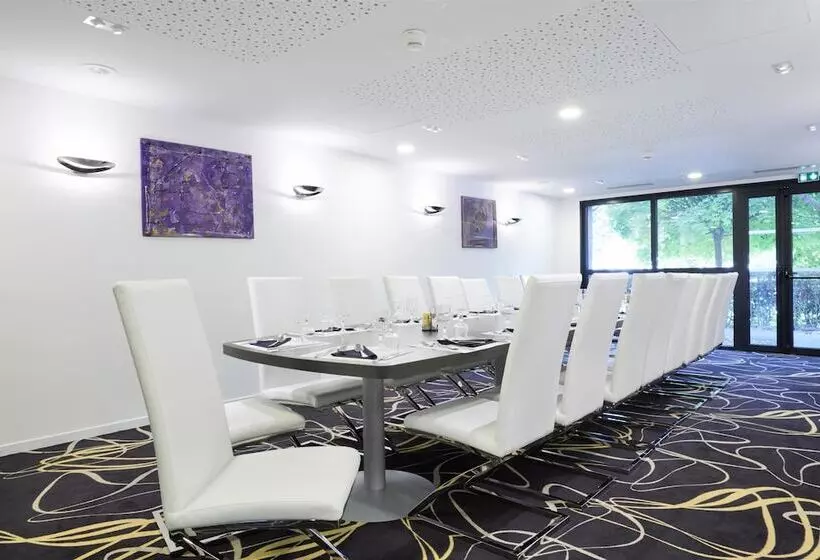 Hotell Kyriad Saint Quentin En Yvelines  Montigny