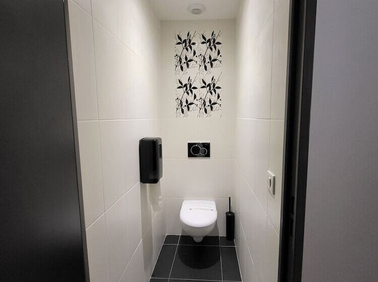 בית מלון כפרי Kyriad Saint Quentin En Yvelines  Montigny