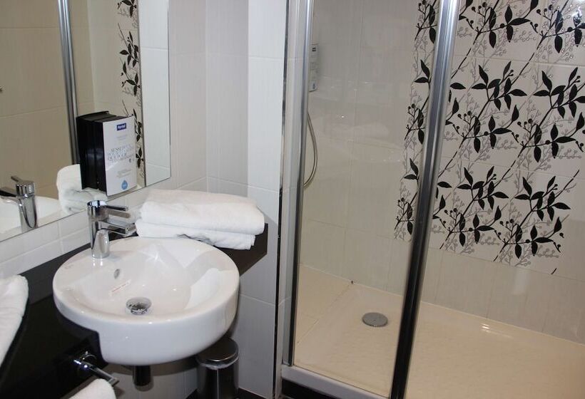 בית מלון כפרי Kyriad Saint Quentin En Yvelines  Montigny