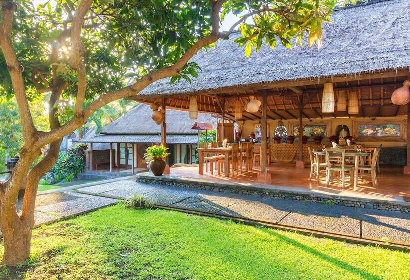 酒店 Puri Taman Sari