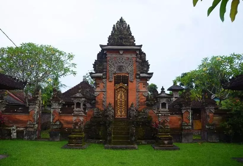 호텔 Puri Taman Sari