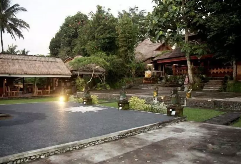 호텔 Puri Taman Sari