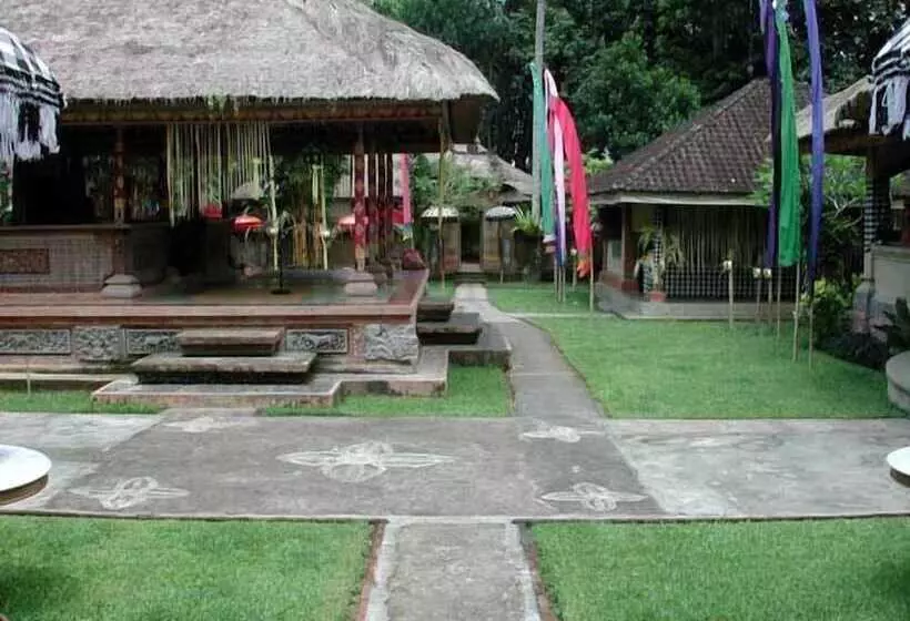 호텔 Puri Taman Sari