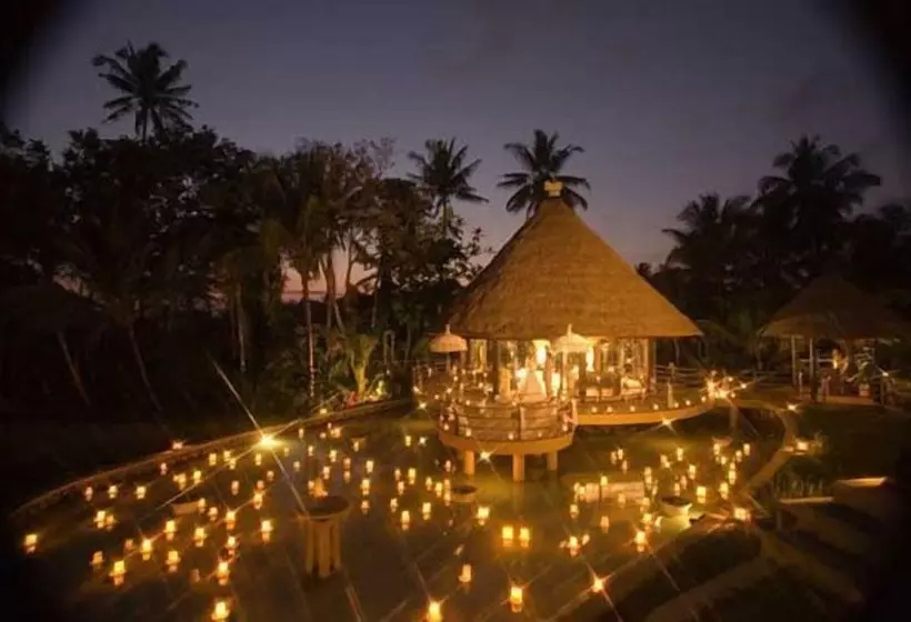 호텔 Puri Taman Sari
