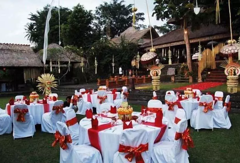 호텔 Puri Taman Sari