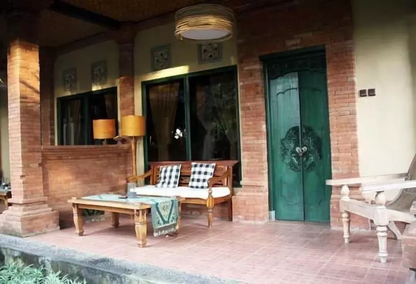 호텔 Puri Taman Sari