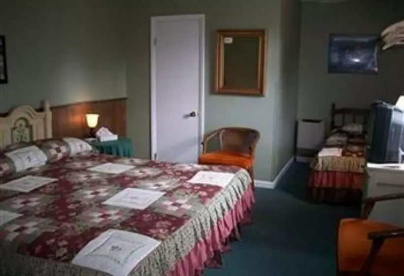 ホテル Swiss Inn & Restaurant